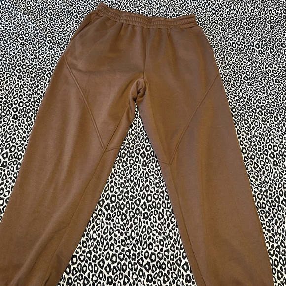 Jogging Set - Picture 2 of 8